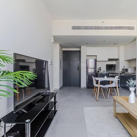 Sahab - Solo 1Br Apt In Al Jada Sharjah Luaran gambar