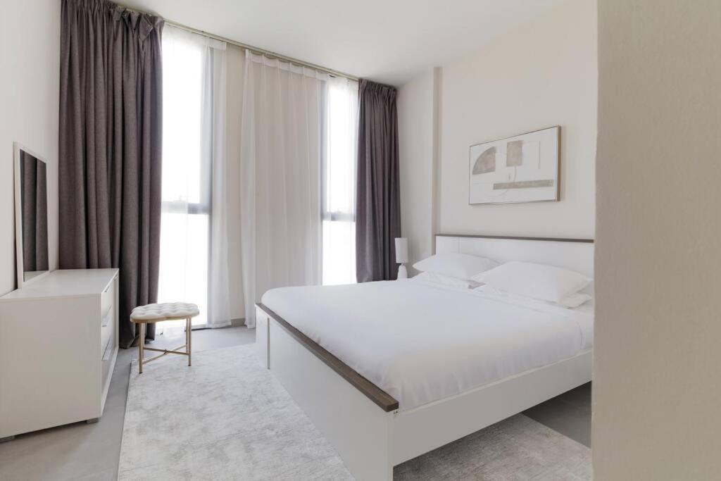 Sahab - Solo 1Br Apt In Al Jada Sharjah Luaran gambar
