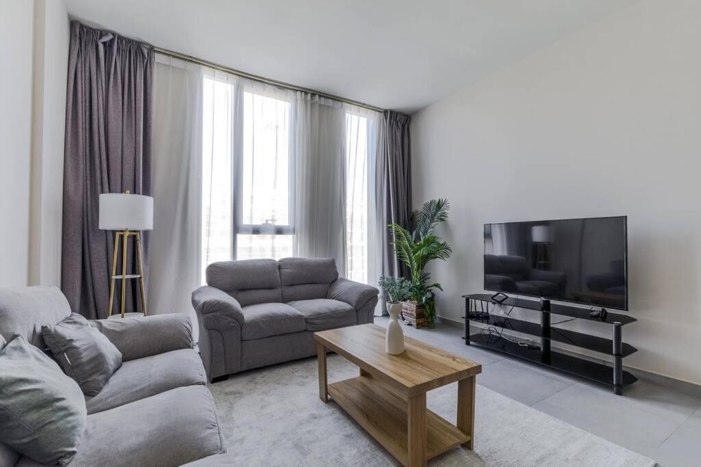 Sahab - Solo 1Br Apt In Al Jada Sharjah Luaran gambar