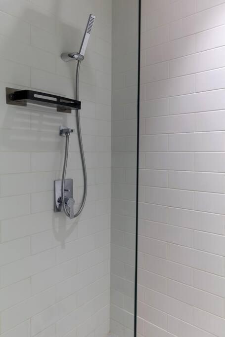 Sahab - Solo 1Br Apt In Al Jada Sharjah Luaran gambar